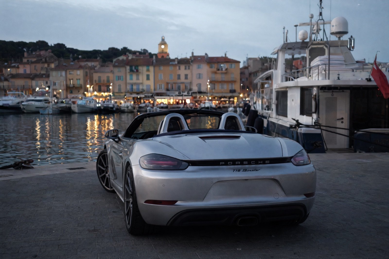 Porsche 718 Boxster vue arrière à Saint-Tropez, location Motors Line