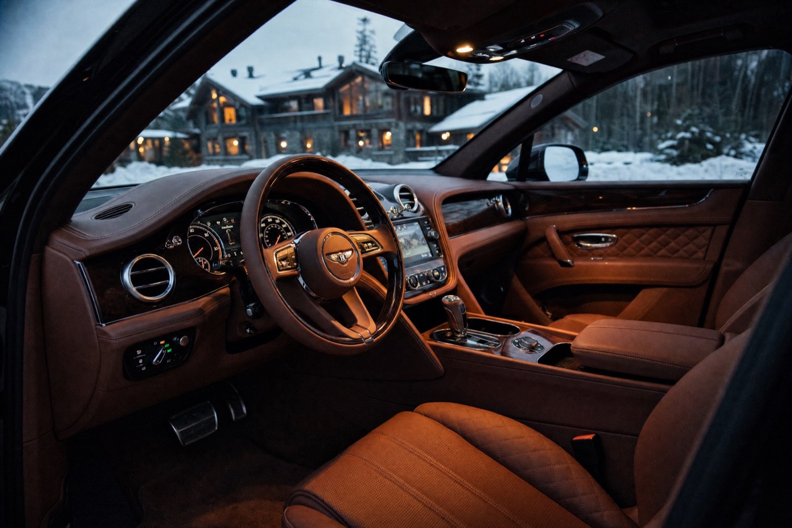 Intérieur Bentley Bentayga cuir cognac, location Motors Line