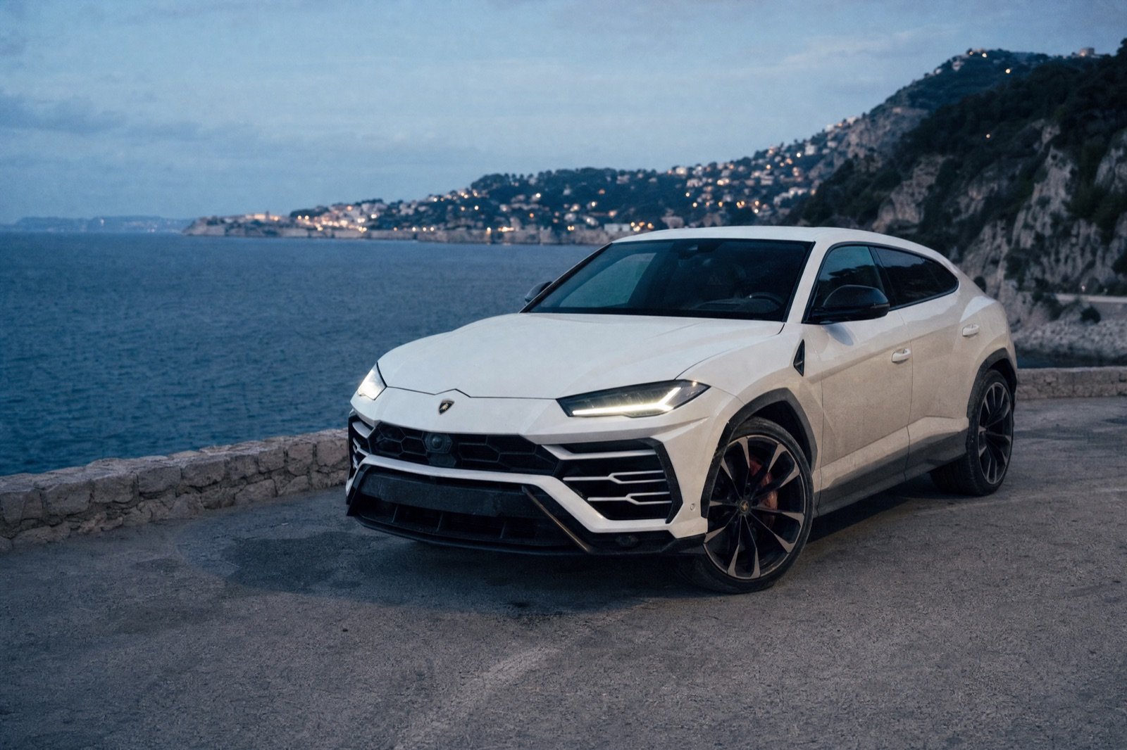 Location Lamborghini Urus sur la Côte d'Azur, Motors Line